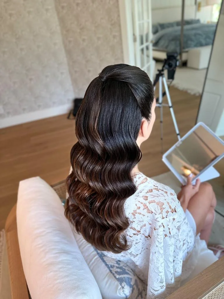 Waves & Curls by Miriã Cotrim