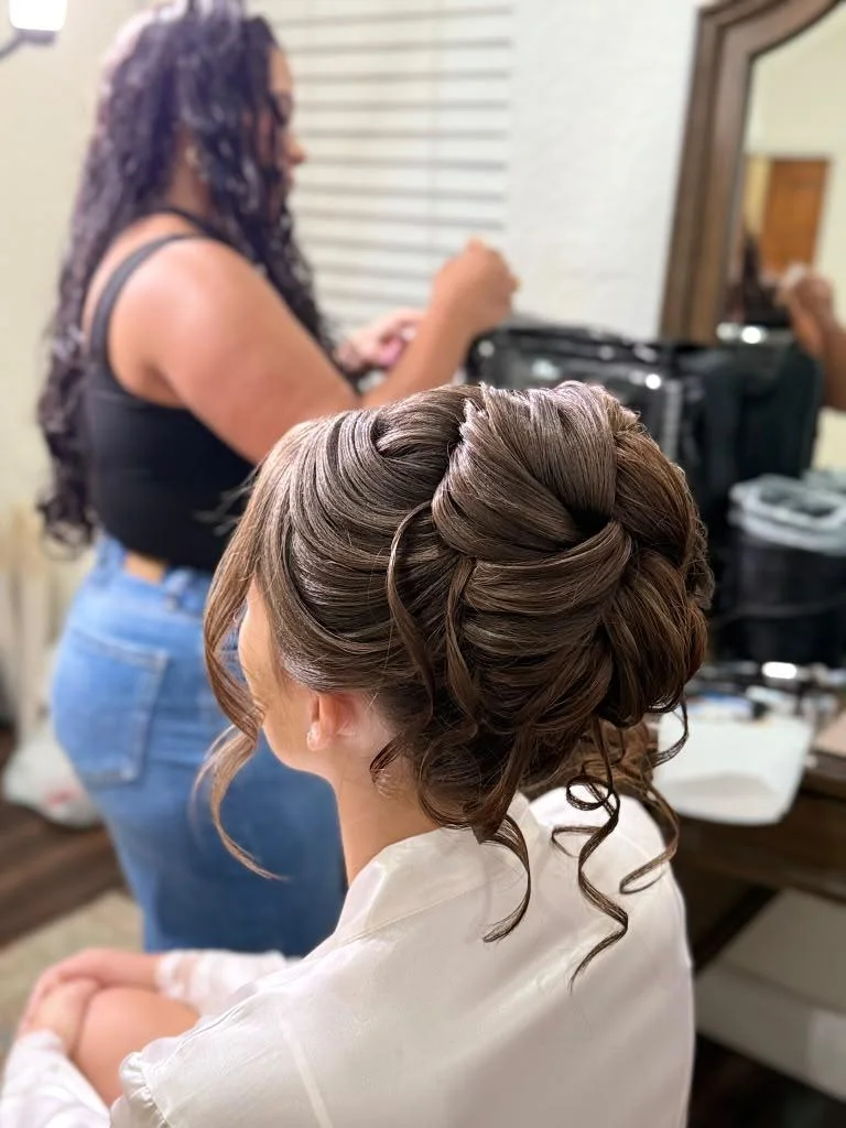 Hair styling by Miriã Cotrim