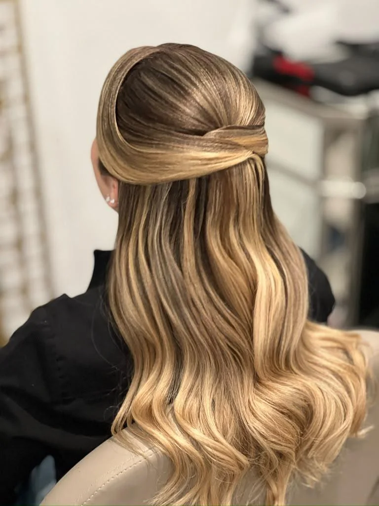 Half-Up Styles by Miriã Cotrim