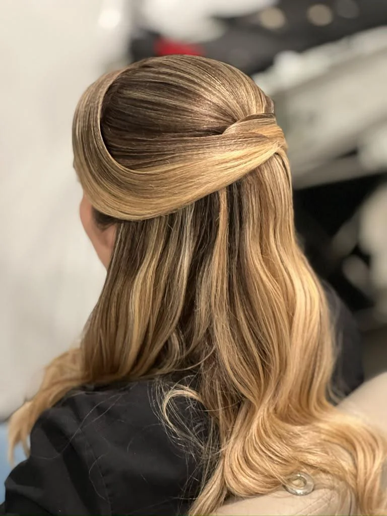 Half-Up Styles by Miriã Cotrim